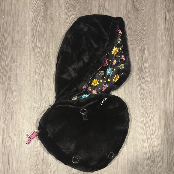 Powerpuff Girls Black Heart-Shaped Kids Bag w/optional hood - Picture 5 of 7